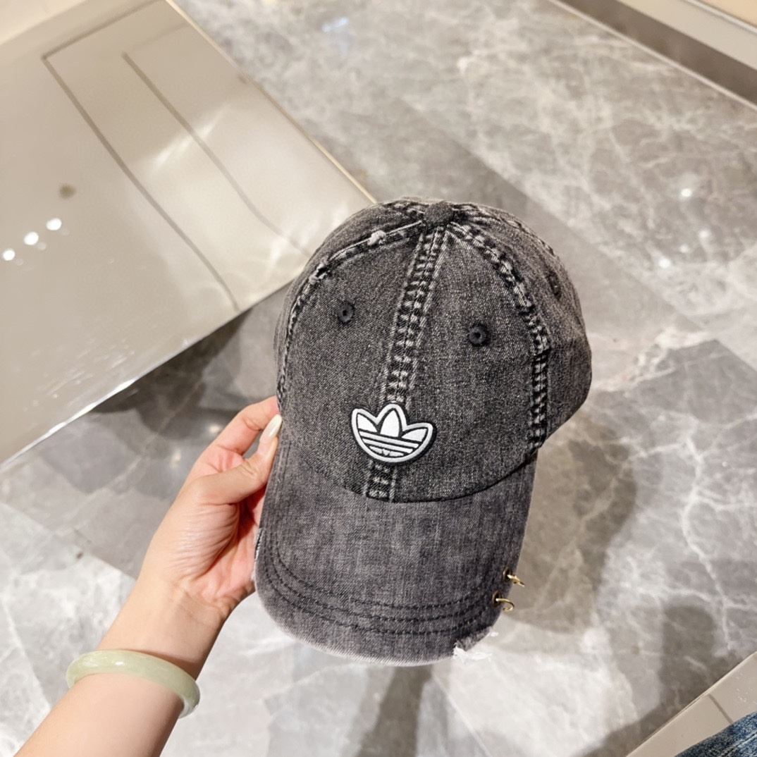 Loewe Caps